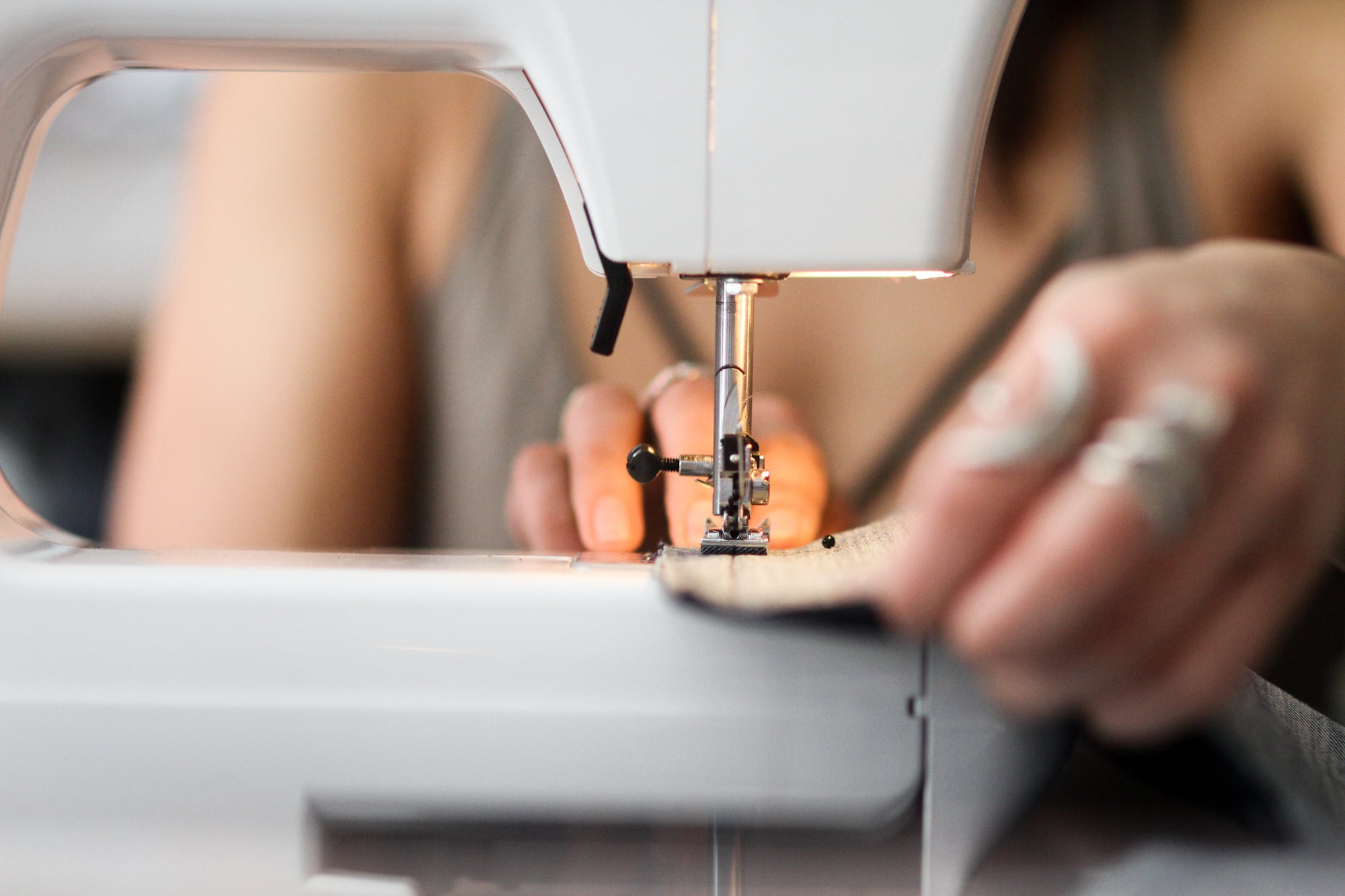 Heavy Duty Sewing Machine Buying Guide - Klum House